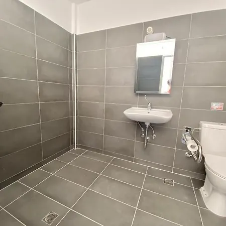 & Castle View אתר קמפינג 4*