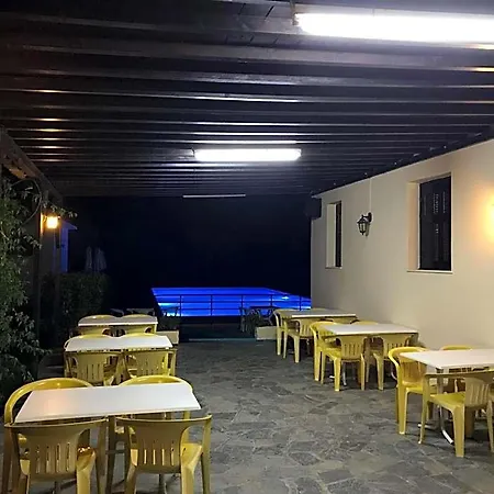 אתר קמפינג & Castle View 4*