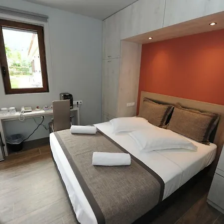 Κάμπινγκ & Castle View Μυστράς