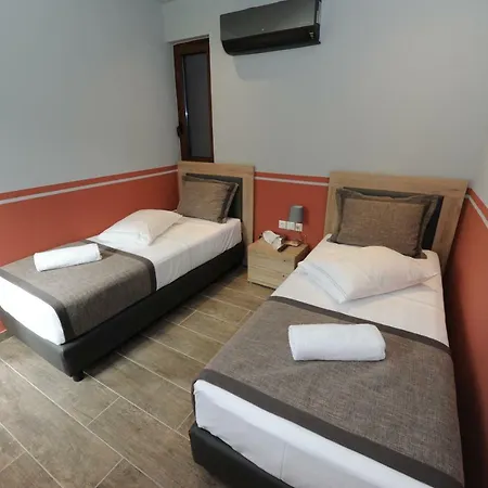 & Castle View אתר קמפינג 4*