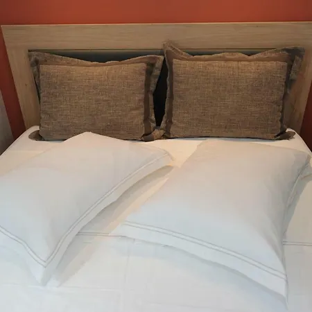 & Castle View אתר קמפינג 4*