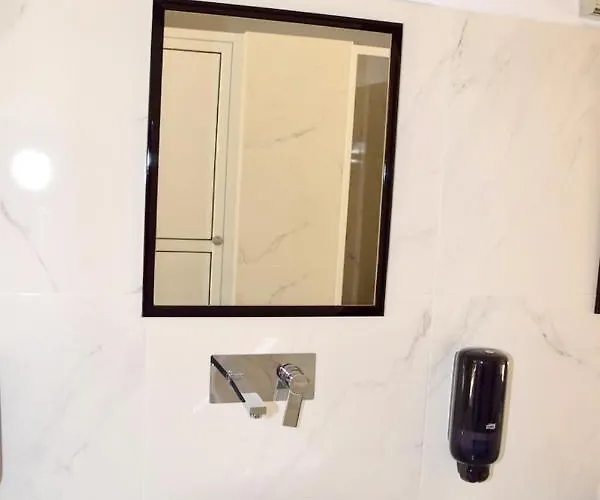 & Castle View 미스트라스