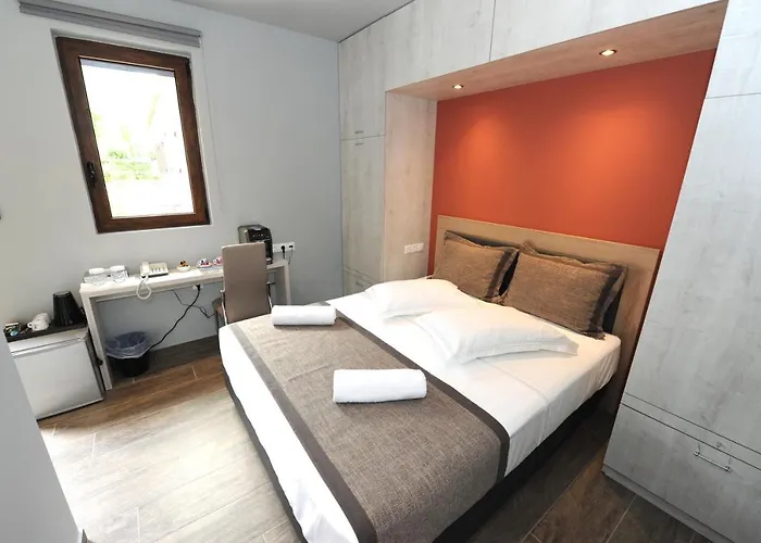 & Castle View 4* ميستراس