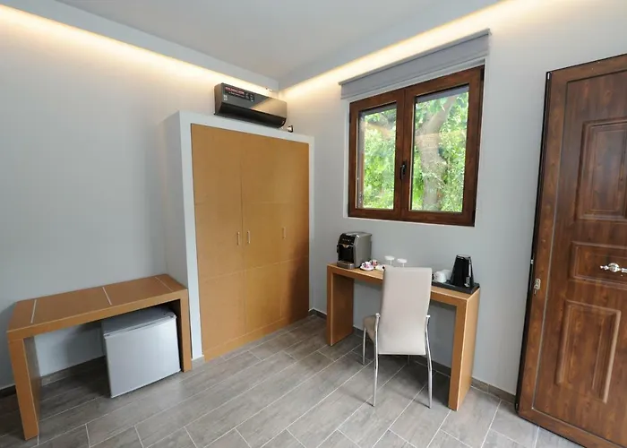 & Castle View Camping 4*