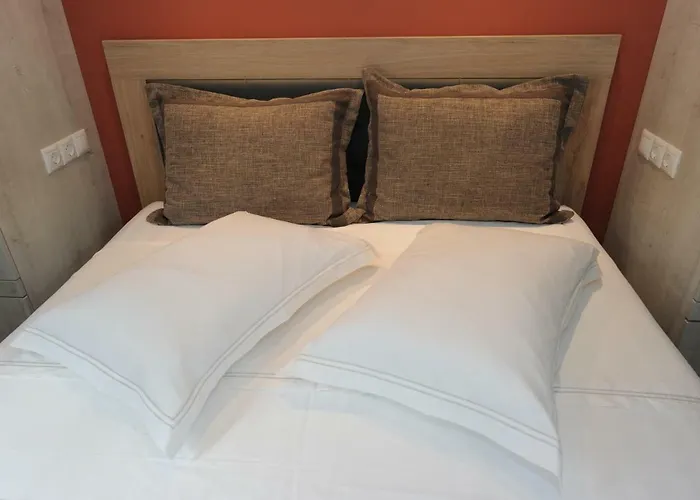 & Castle View Camping 4*