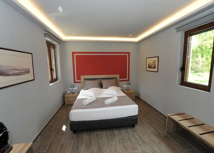 & Castle View 미스트라스