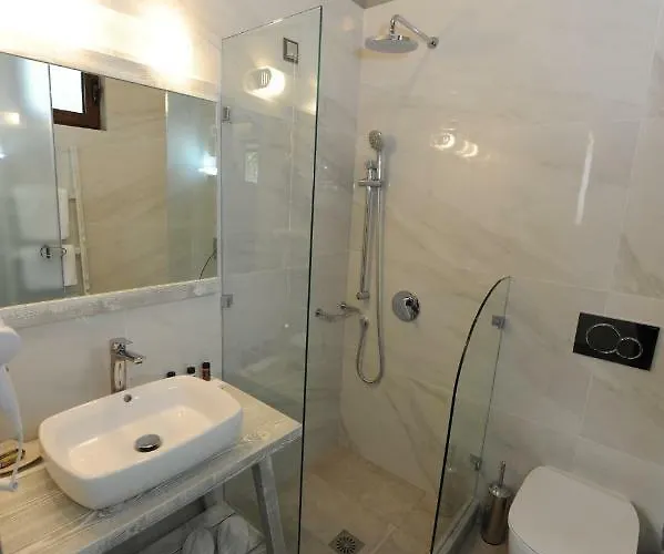 & Castle View 4* ميستراس