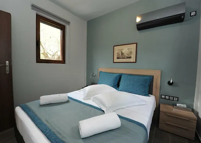 & Castle View 4* Mystras