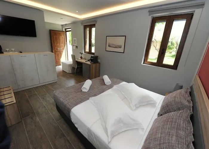 & Castle View Camping