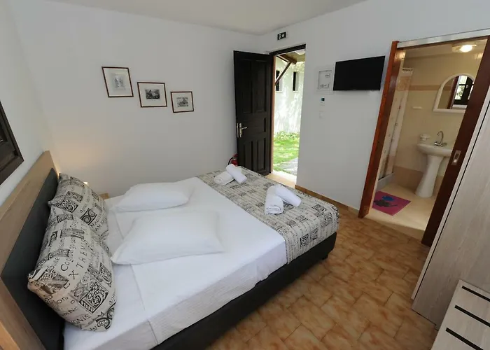 & Castle View Camping Mystras